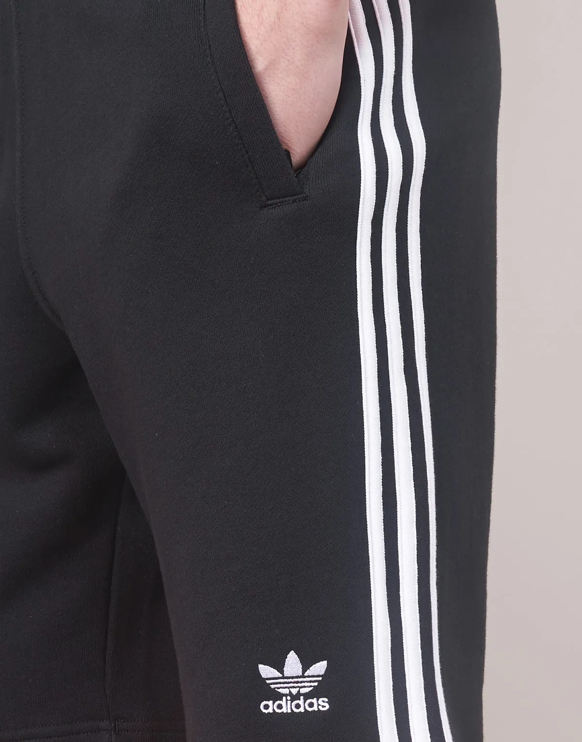 3 STRIPE SHORT