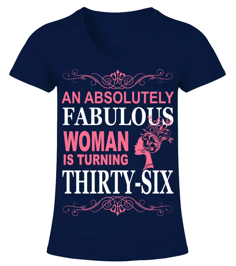 36 An Absolutely Fabulous Woman Is Turning THIRTY SIX Camiseta cuello pico Mujer