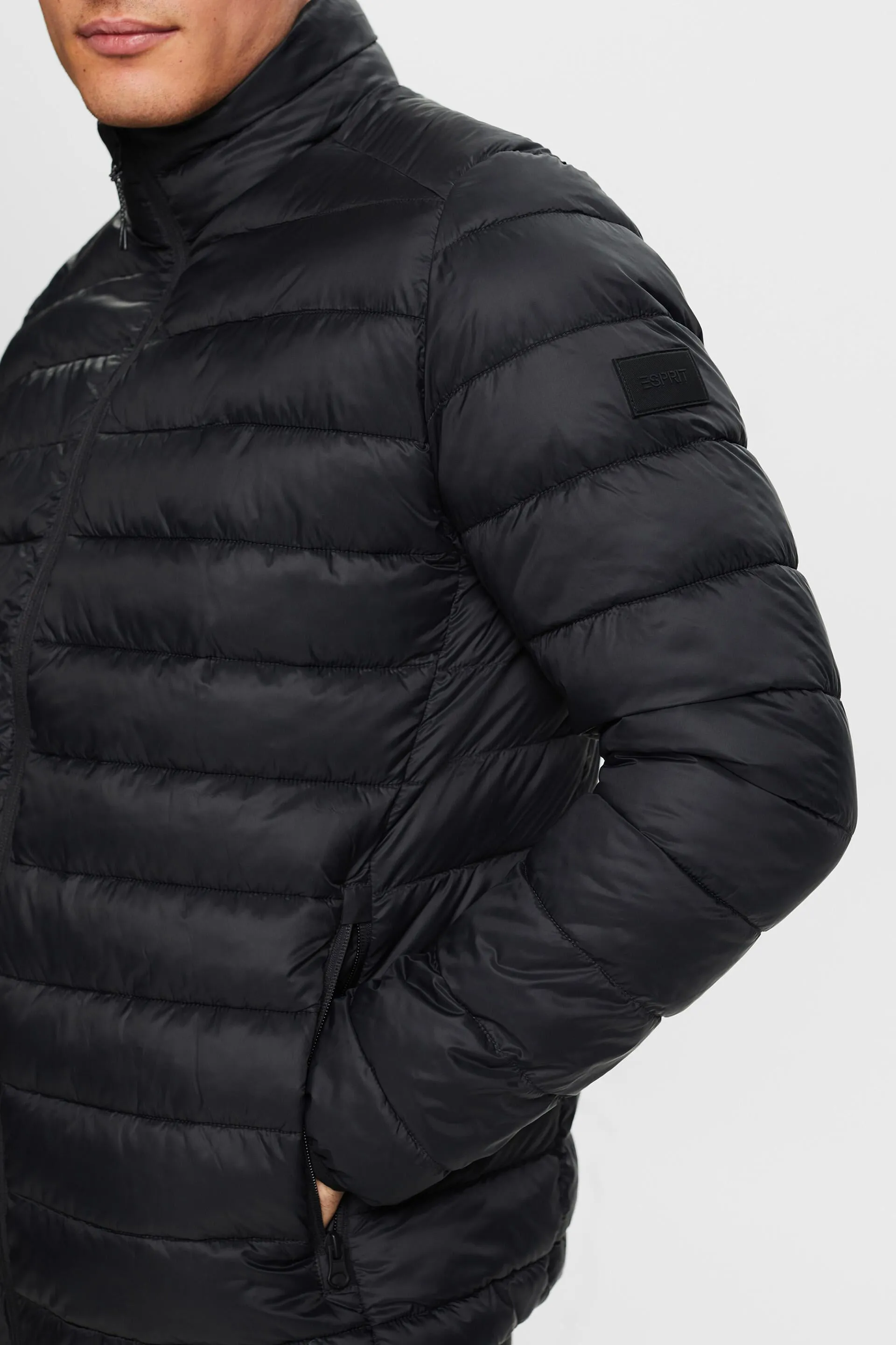 Abrigo acolchado con cuello alto