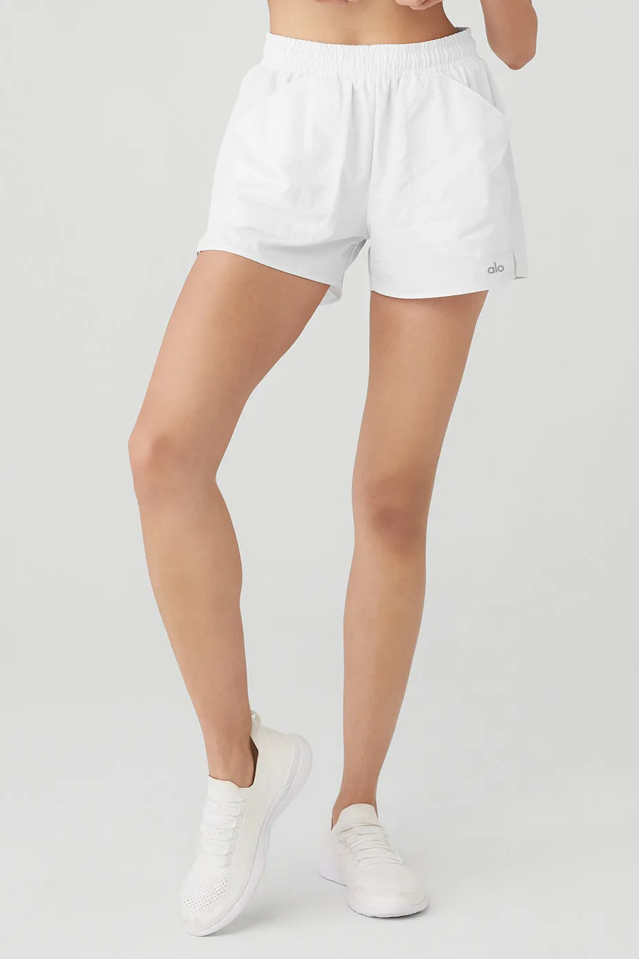 ALUMNI SHORT  WHITE