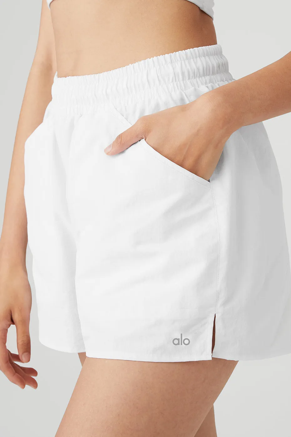 ALUMNI SHORT  WHITE
