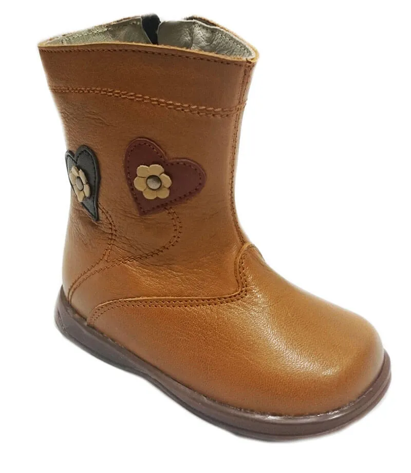 Botas de piel caña baja de niña de color cuero y corazones con cremallera de bambi