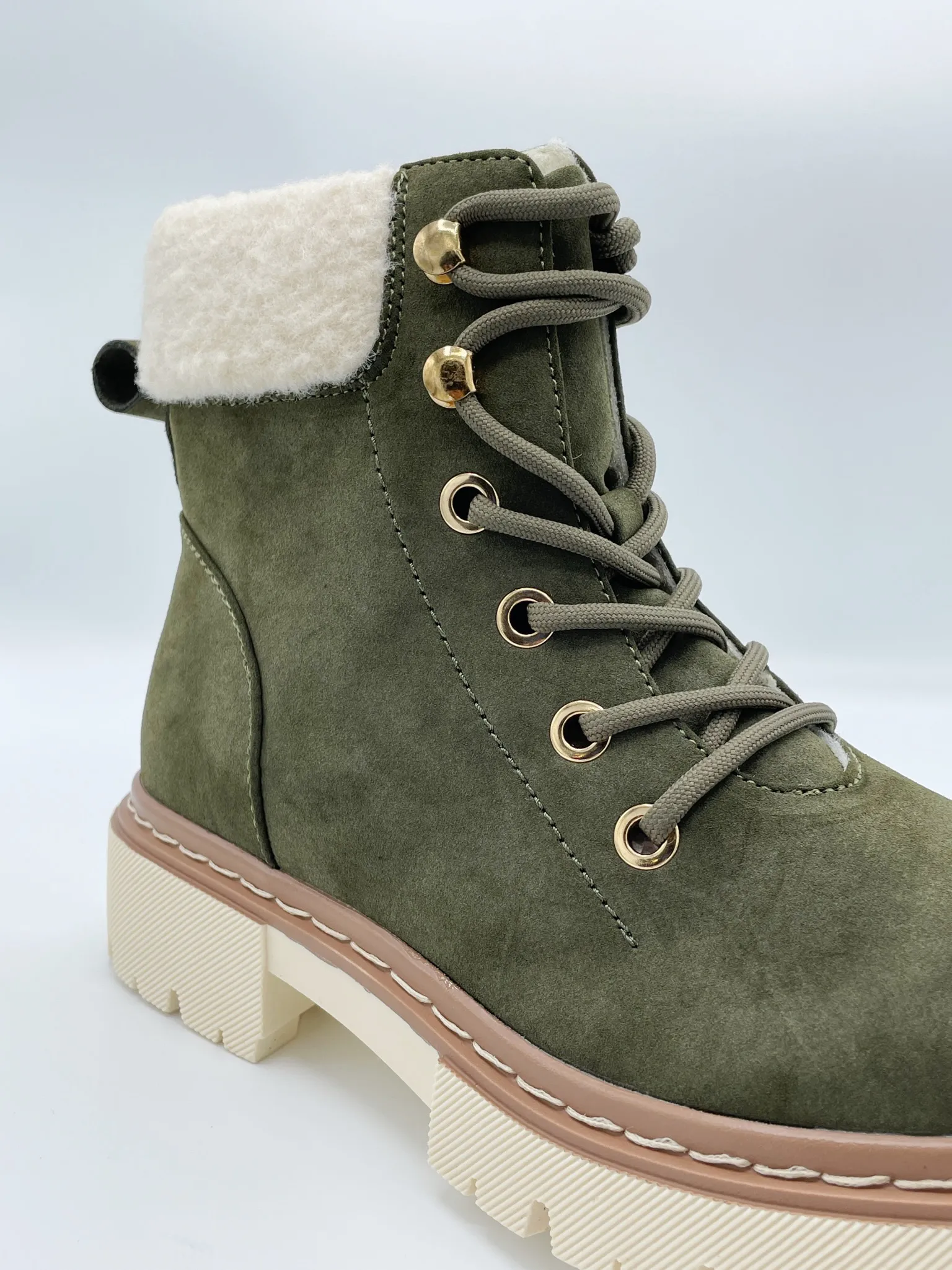 BOTAS PARA LA NIEVE VERDE MILITAR
