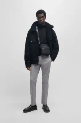 Chinos slim fit en tejido de gabardina de algodón elástico
