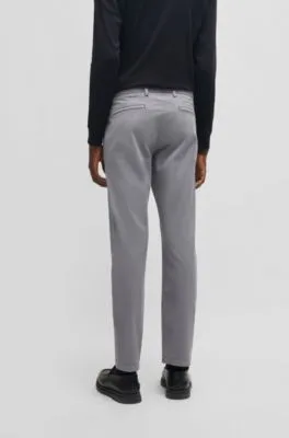 Chinos slim fit en tejido de gabardina de algodón elástico