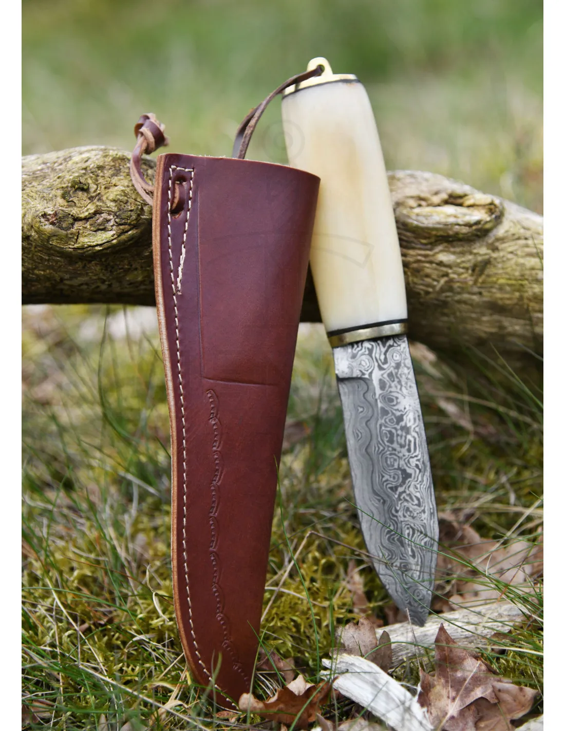 Cuchillo hoja Damasco mango hueso con funda (22,5 cm.)