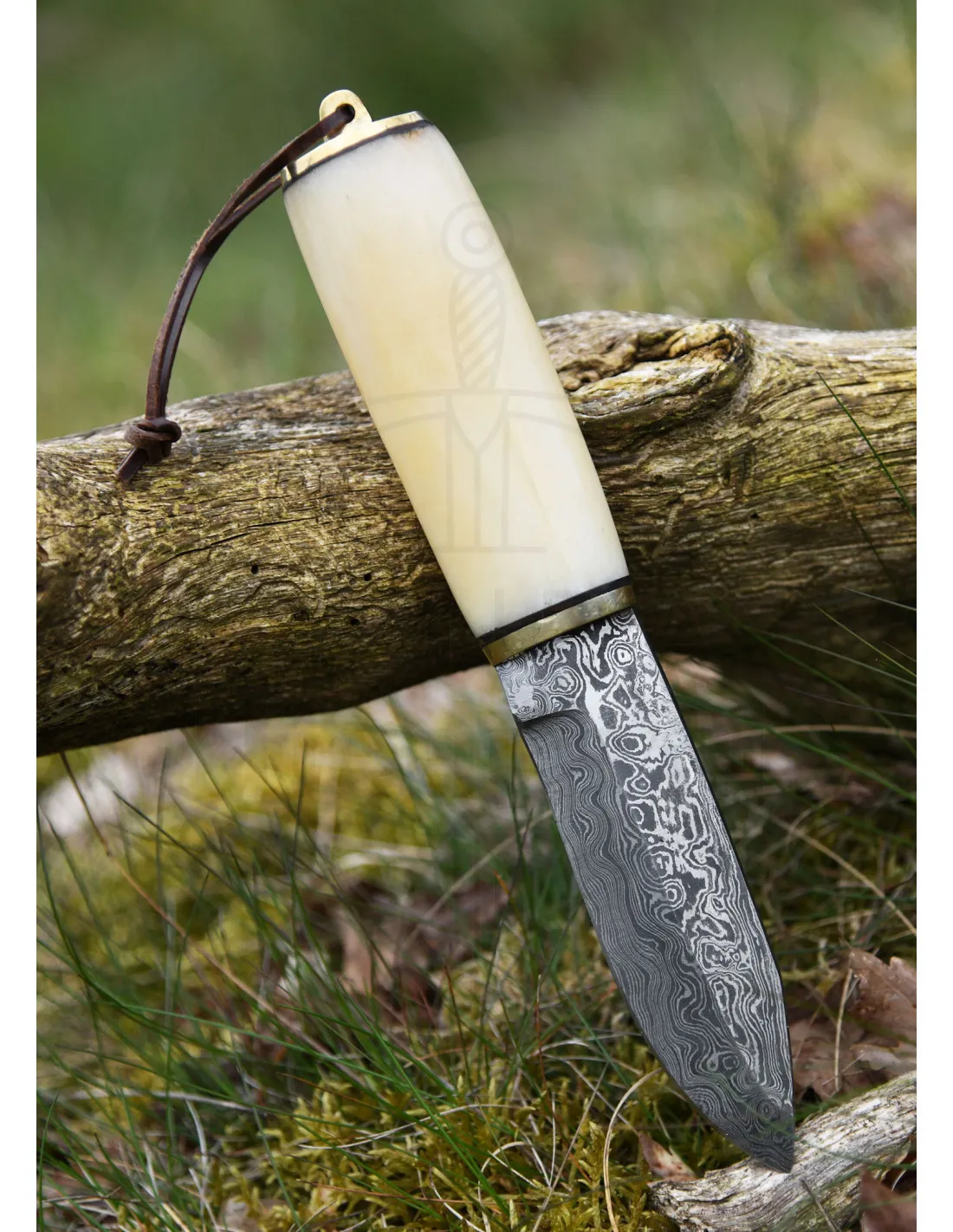 Cuchillo hoja Damasco mango hueso con funda (22,5 cm.)