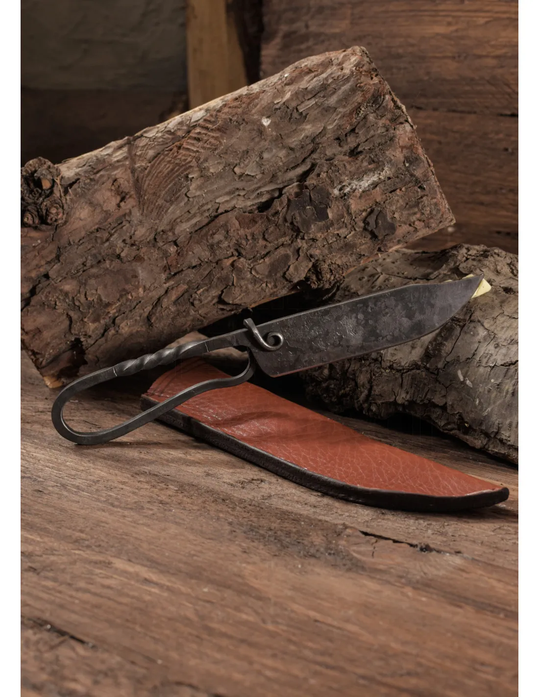 Cuchillo medieval forjado con funda de cuero (23 cm.)
