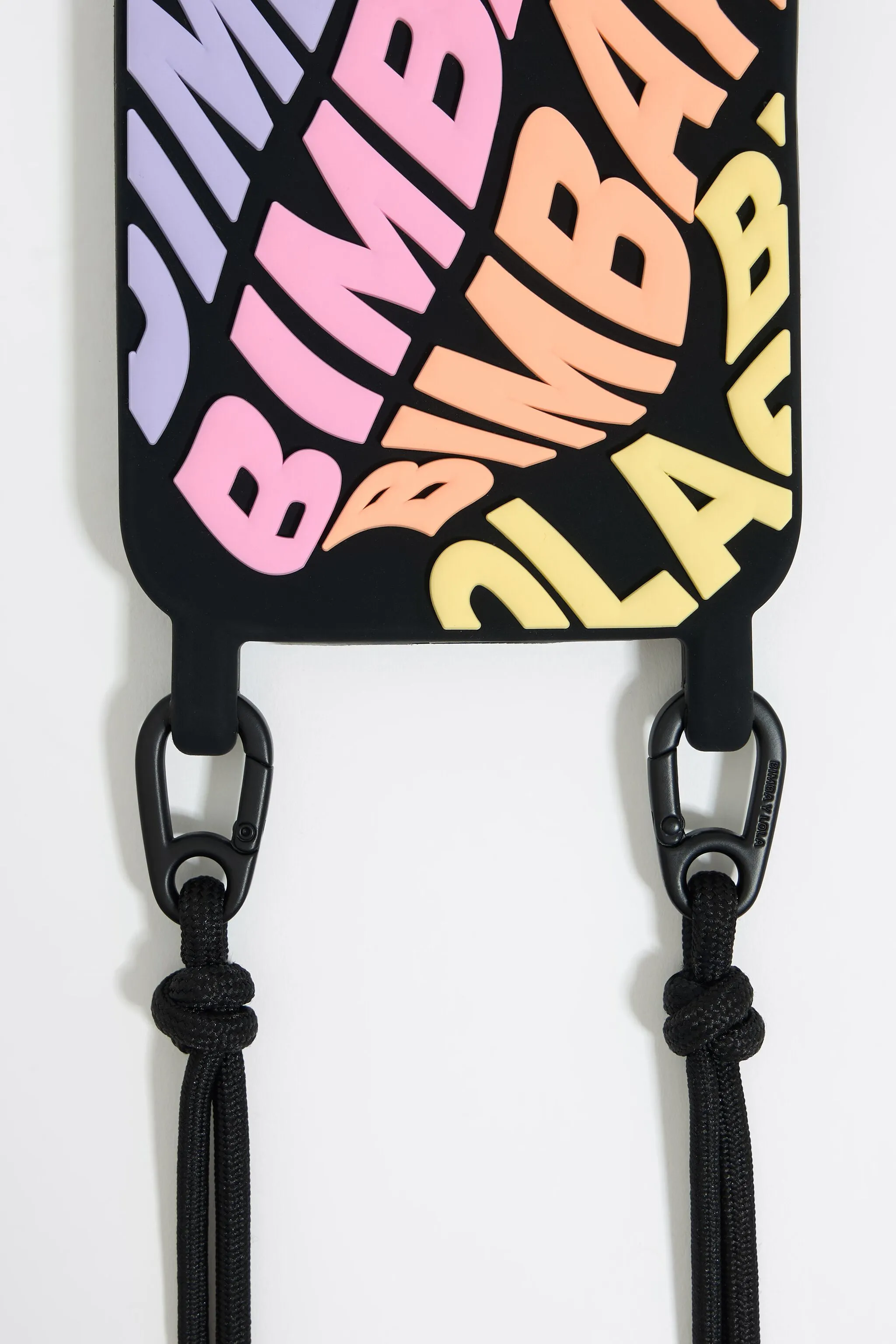 Funda iPhone 15 silicona logo multicolor