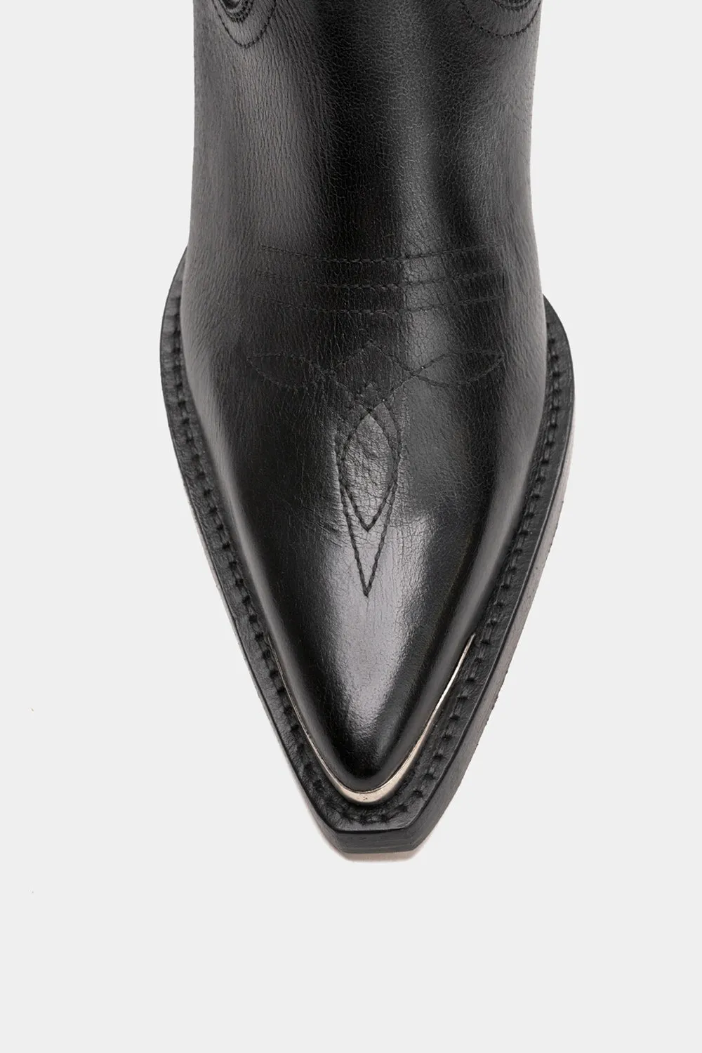 Gilia Black