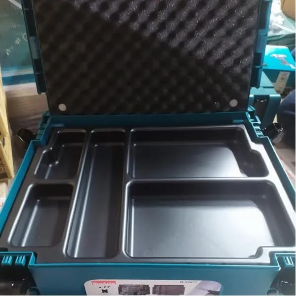 MAKITA  B53877  JUEGOSDS PLUS, 12 BROCA, 5 CINCELES, CAJA DE PLASTICO
