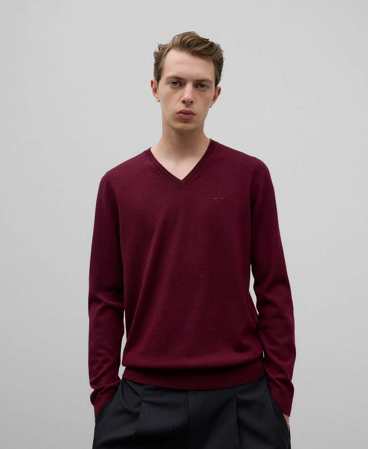 MERINO WOOL VNECK SWEATER MAN