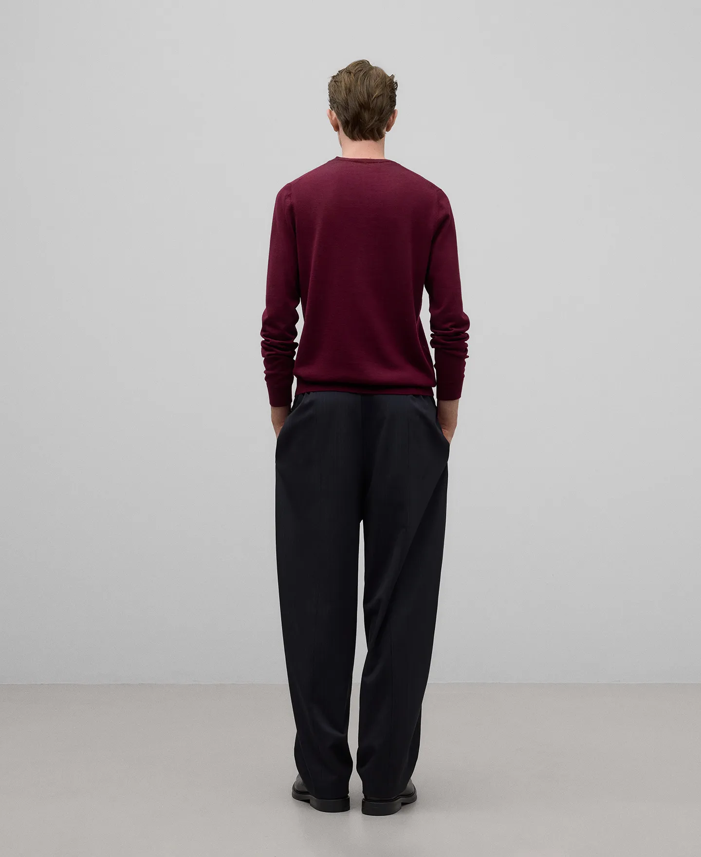 MERINO WOOL VNECK SWEATER MAN