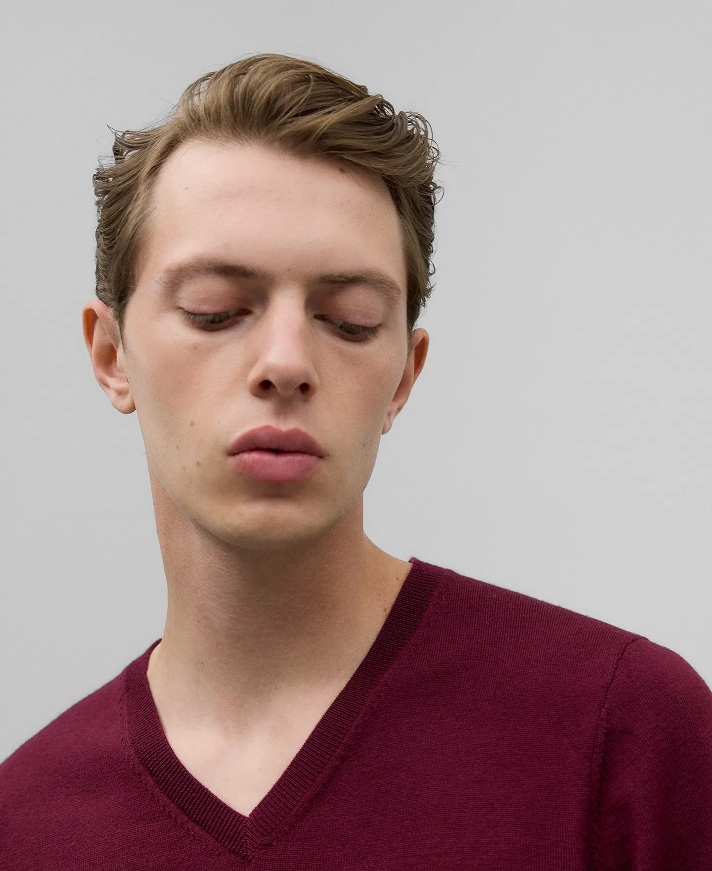 MERINO WOOL VNECK SWEATER MAN