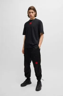 Pantalones cargo HUGO x RB regular fit con motivo de toro de la marca
