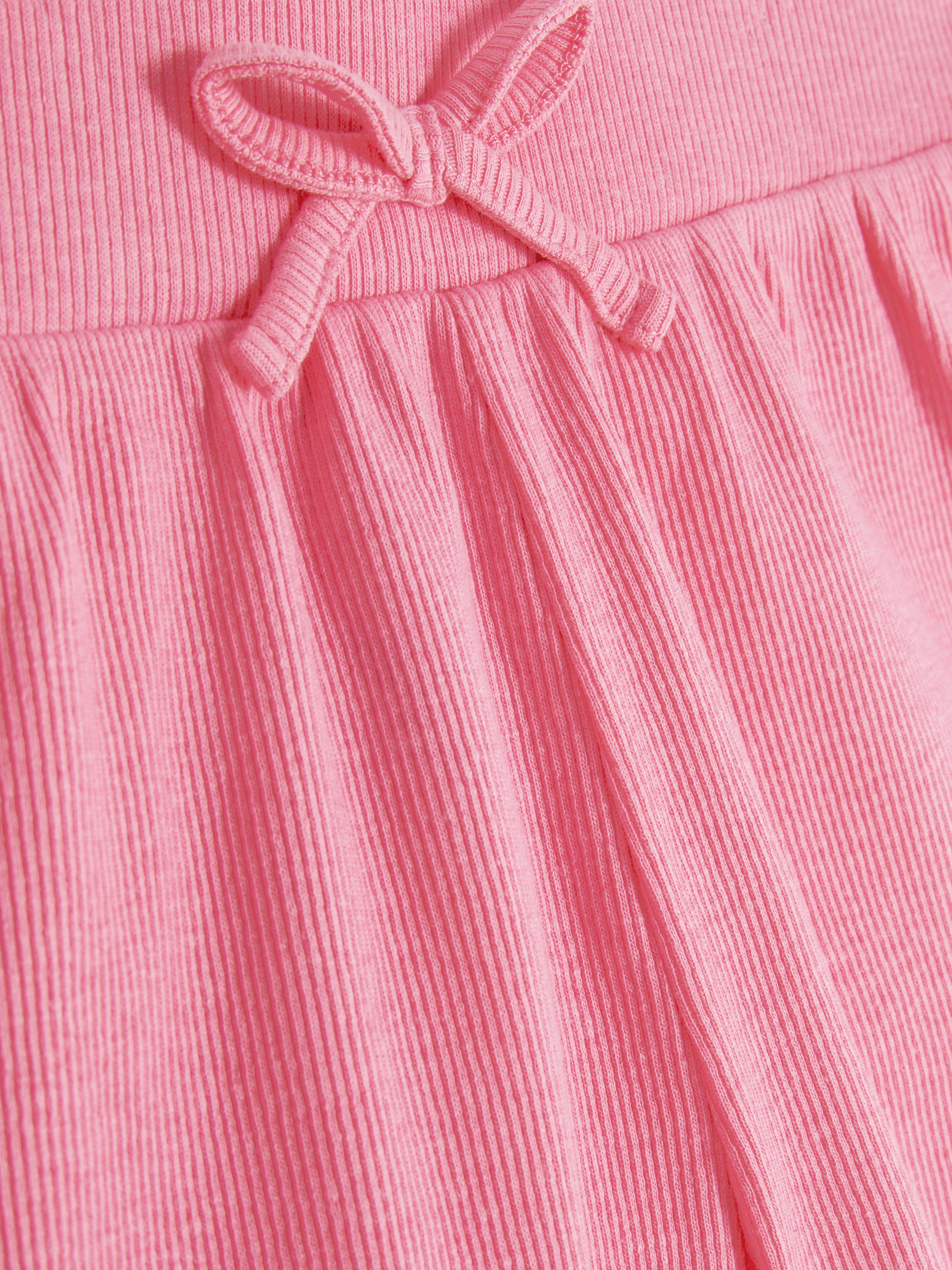 Pantalones cortos acanalados con ribete ondulado