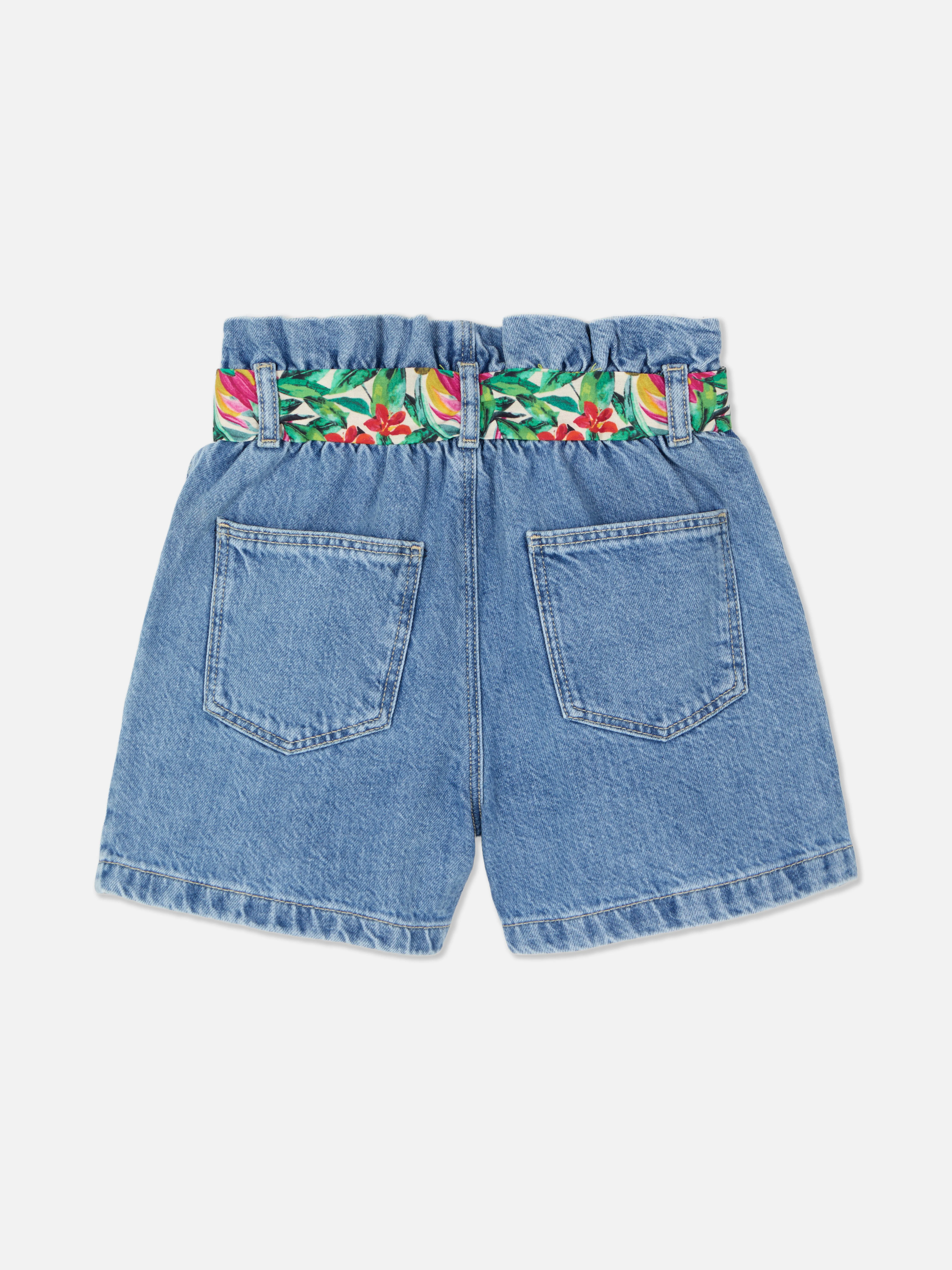 Pantalones cortos vaqueros tropicales con cinturón
