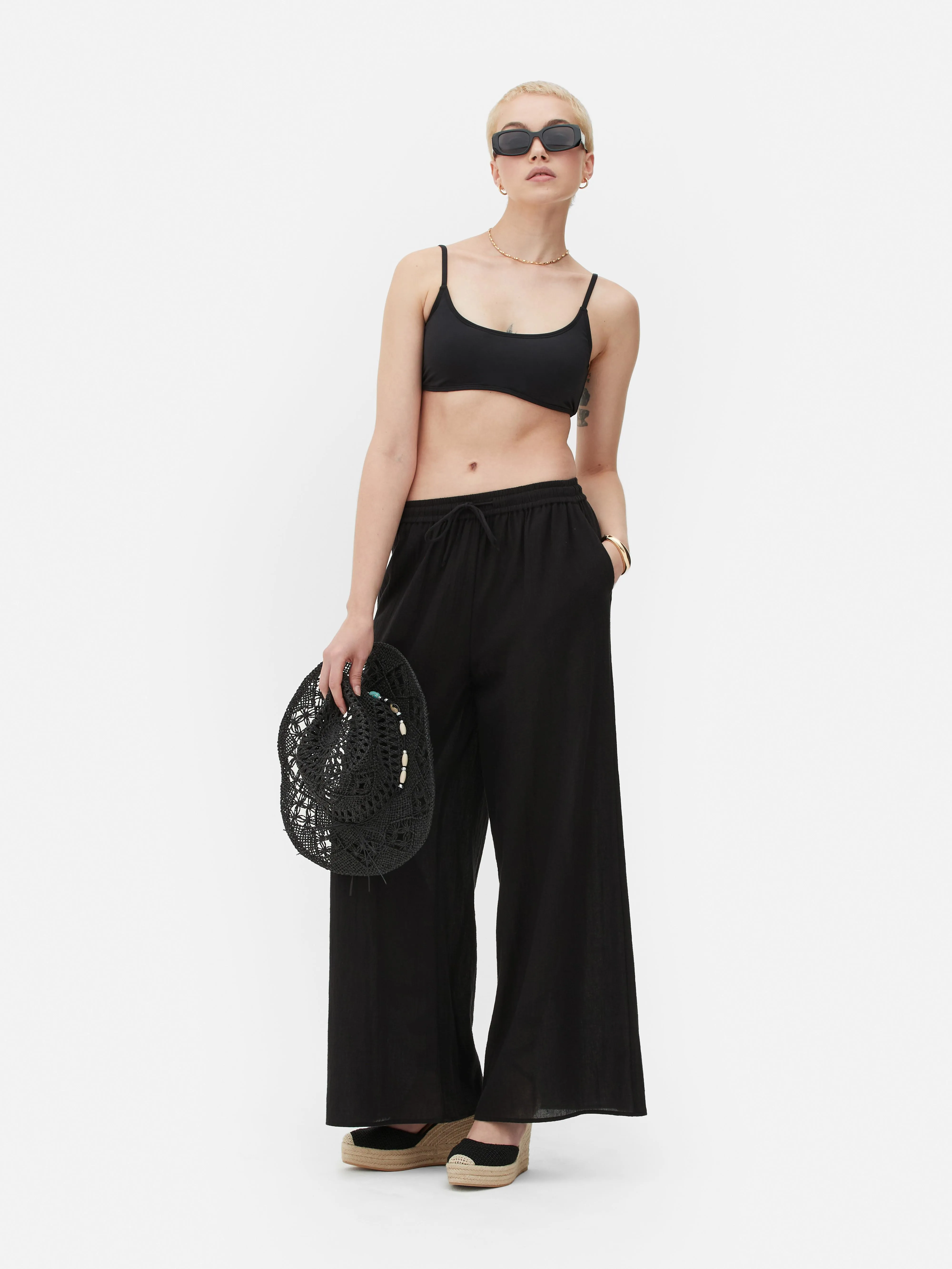Pantalones playeros de pernera ancha