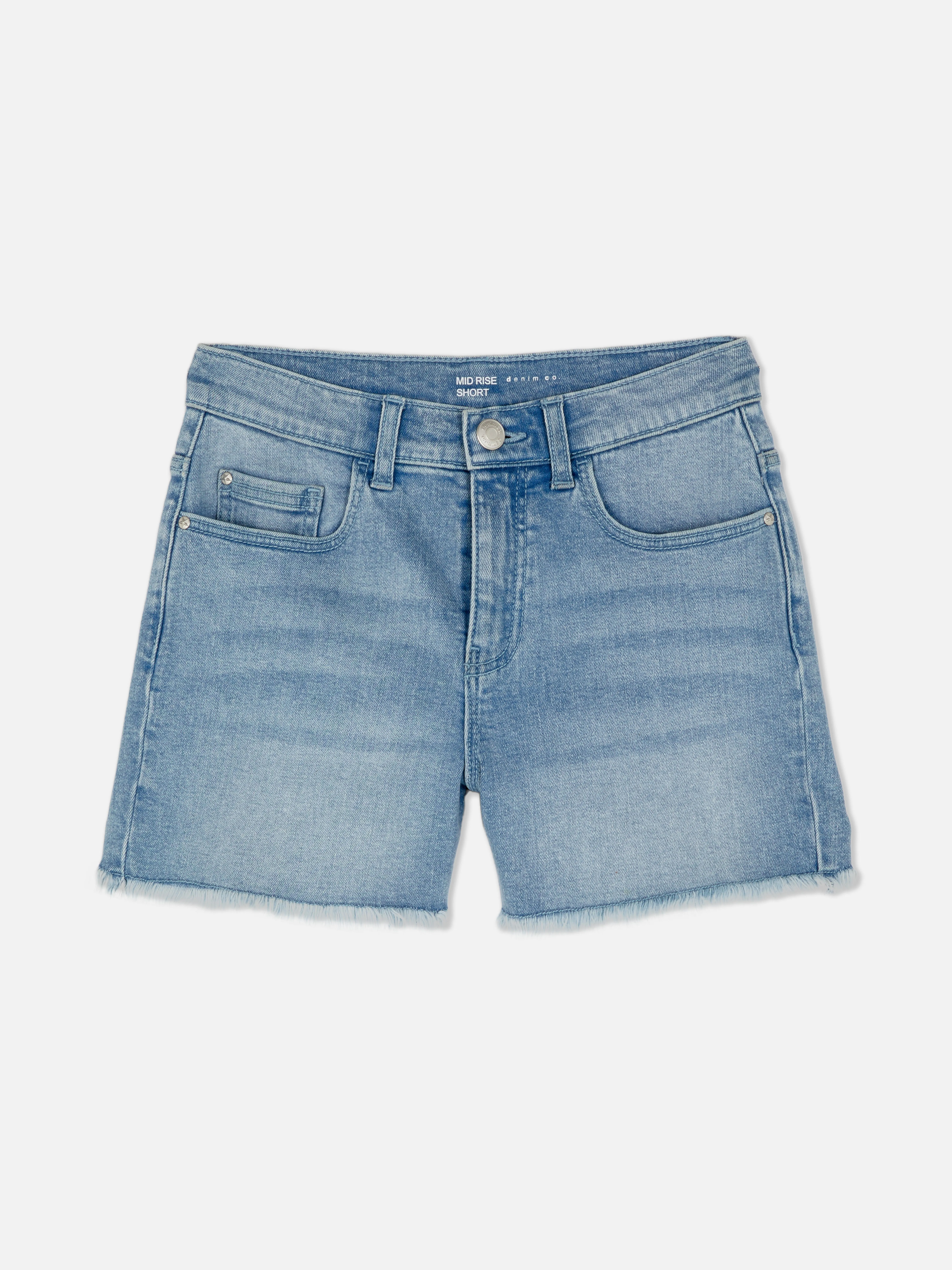 Pantalones vaqueros cortos con bajos deshilachados