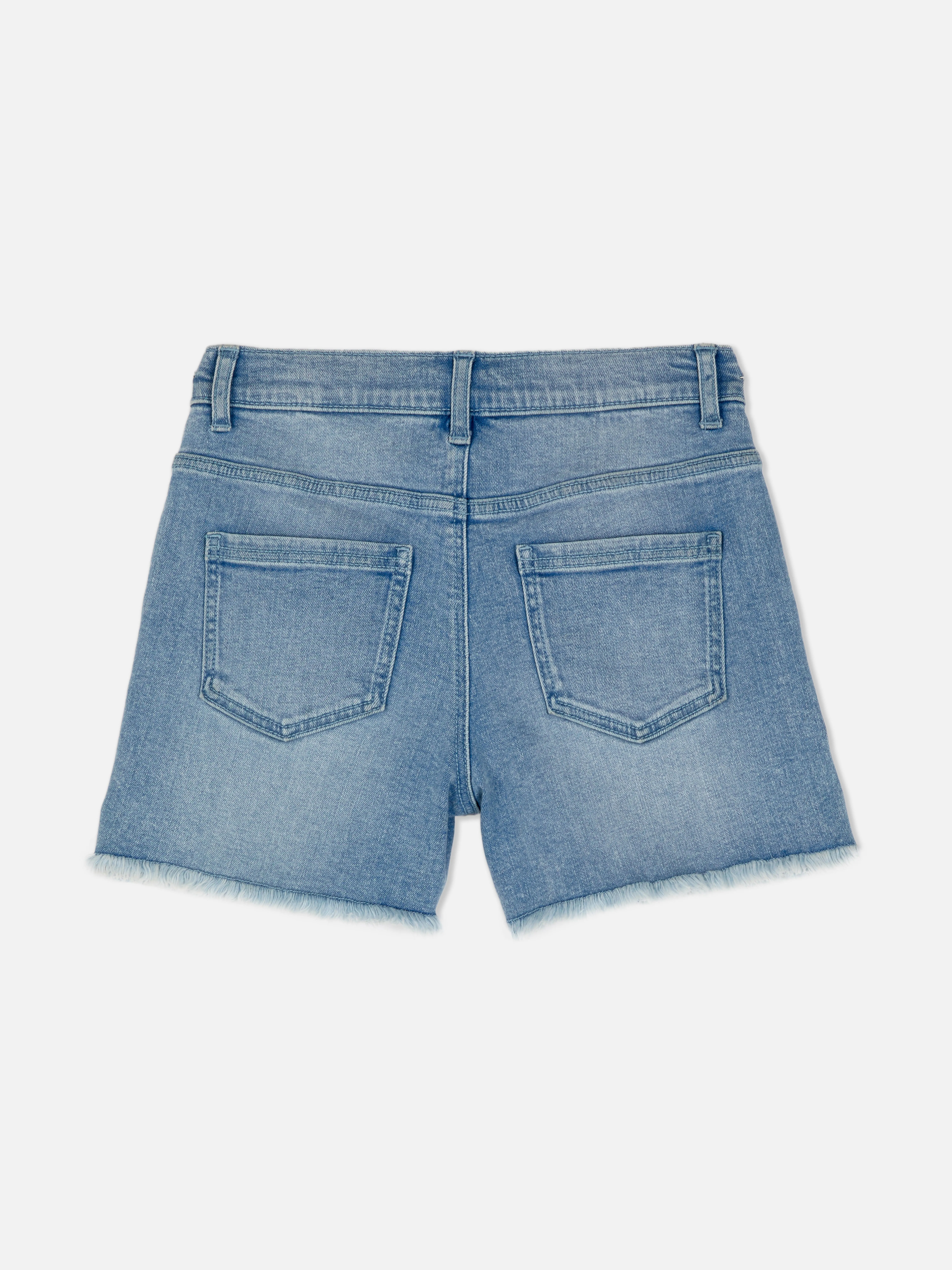Pantalones vaqueros cortos con bajos deshilachados