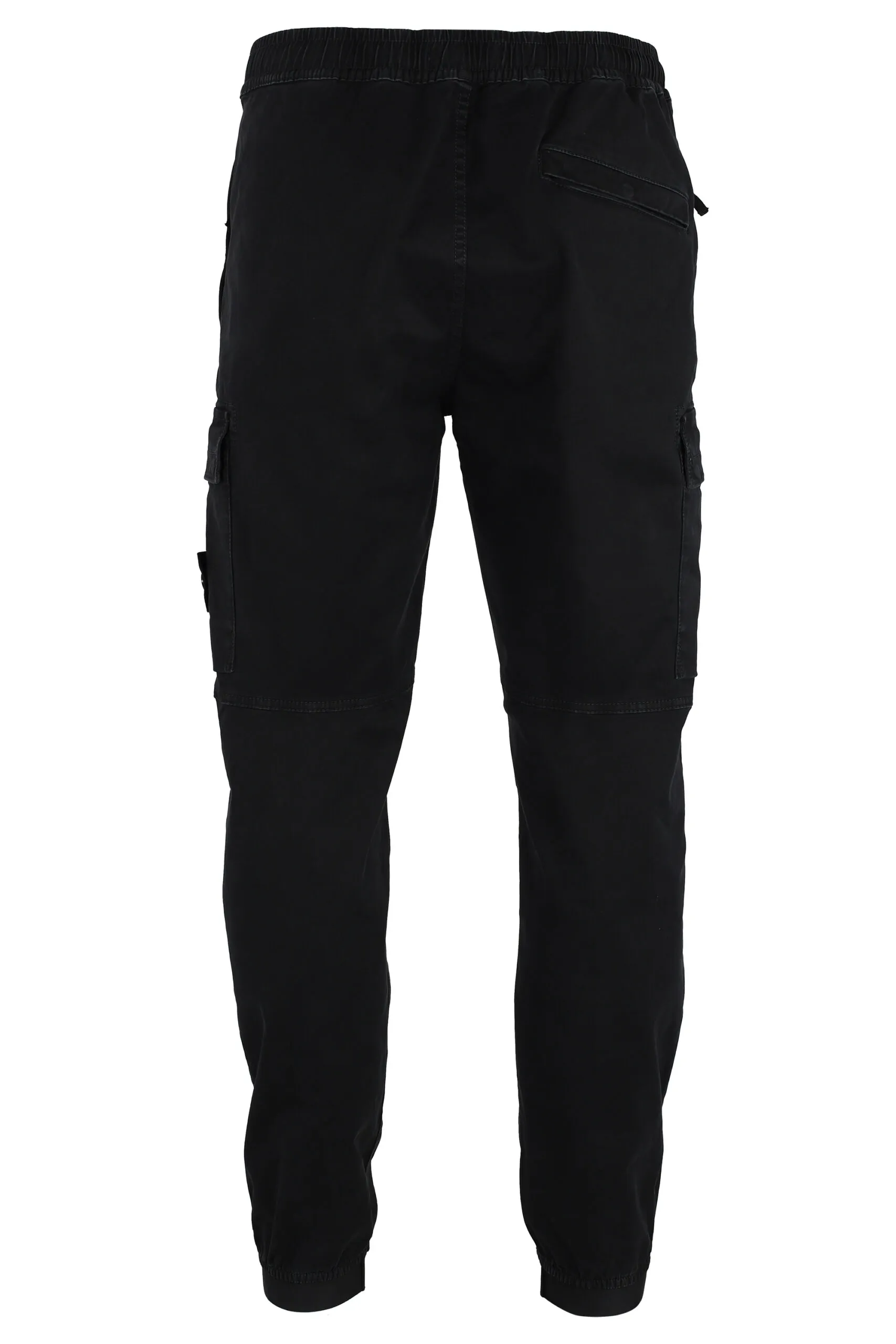 Pantalón negro estilo cargo con parche lateral