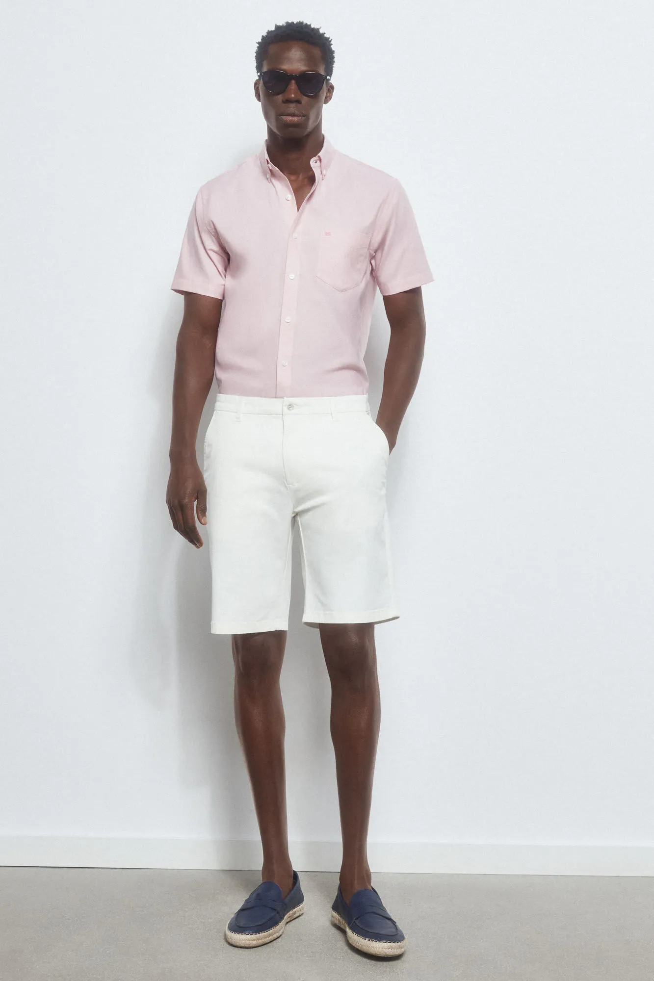PLAIN SHORTSLEEVED NONIRON SHIRT