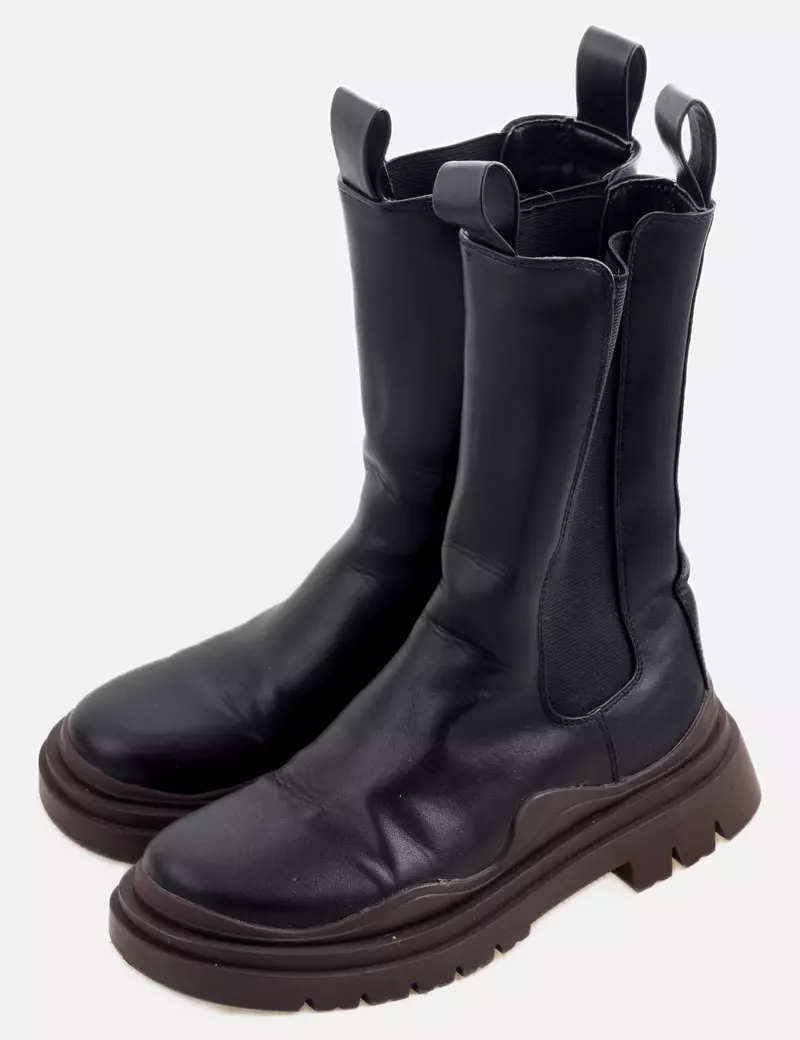 Public Desire Botas