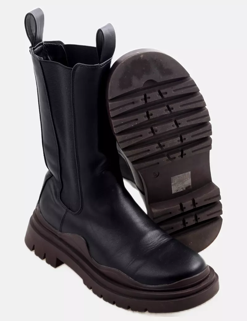 Public Desire Botas