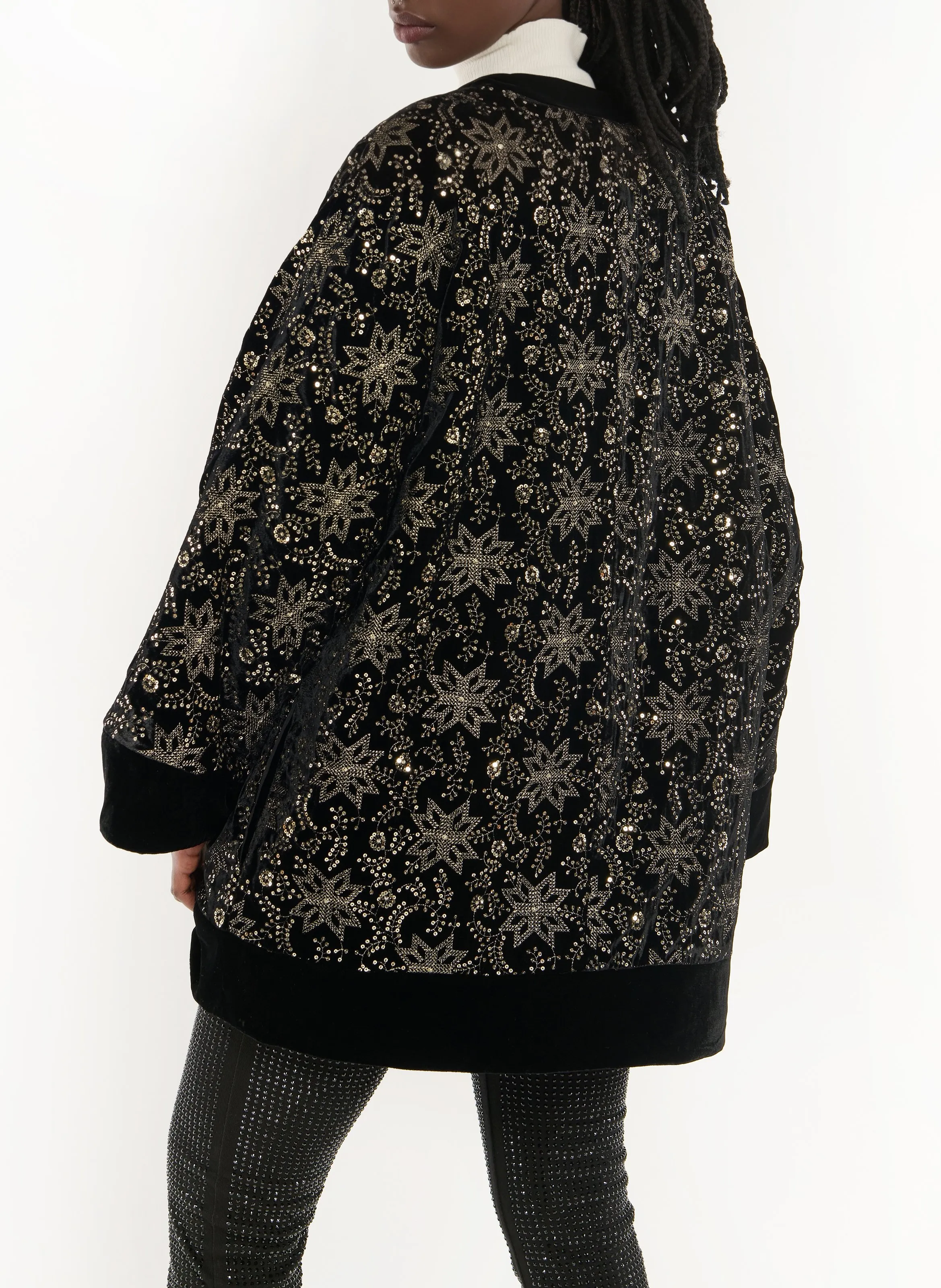 RAYON  CHAQUETA LARGA OVERSIZE BORDADA EN NEGRO