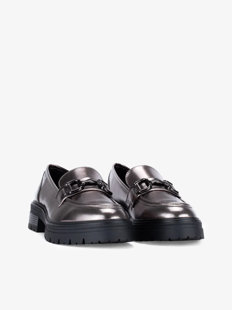 SAPATO LOAFER METALIZADO COM APLICAÇÃO EM SOLA CHUNKY