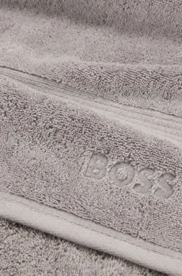 Toalla de mano plateada de algodón del Egeo con logo tonal