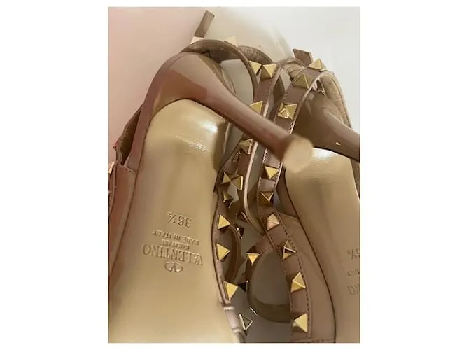 Valentino Garavani Tacones Beige 