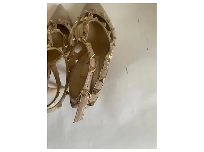 Valentino Garavani Tacones Beige 