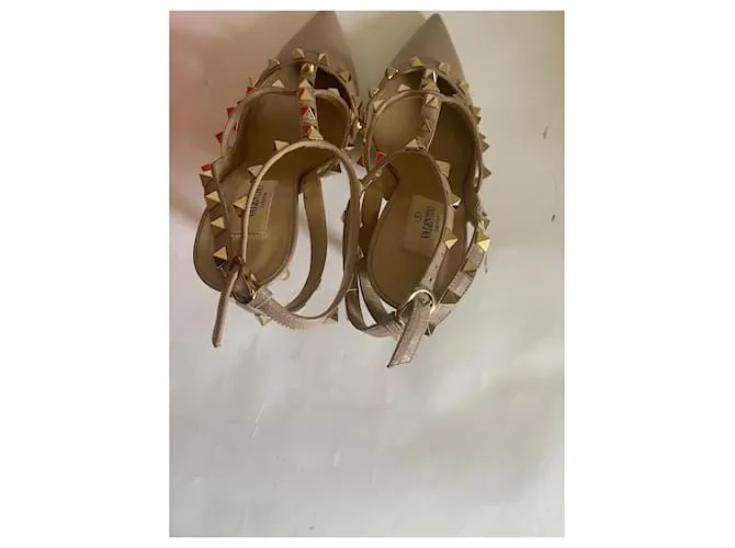 Valentino Garavani Tacones Beige 