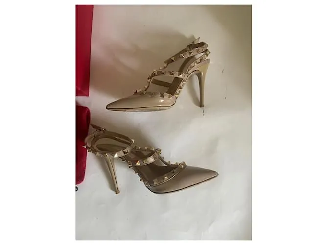 Valentino Garavani Tacones Beige 