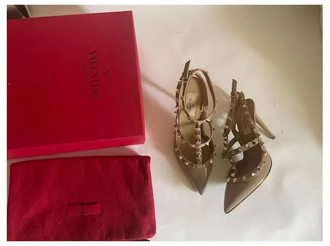 Valentino Garavani Tacones Beige 