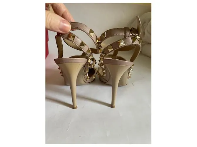 Valentino Garavani Tacones Beige 