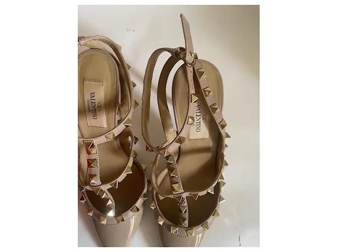 Valentino Garavani Tacones Beige 