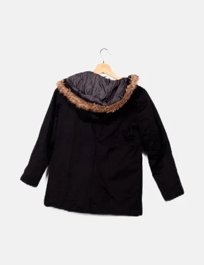 Zara Abrigo negro detalle capucha